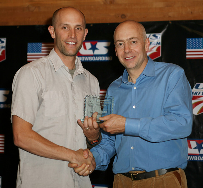 Jeff Archibald accepts the Snowboard International Coach of the Year Award at the 2007 USSA Chairman's Awards Dinner
May 18, 2007, Deer Valley Resort, Park City, Utah
Photo: Scott Sine